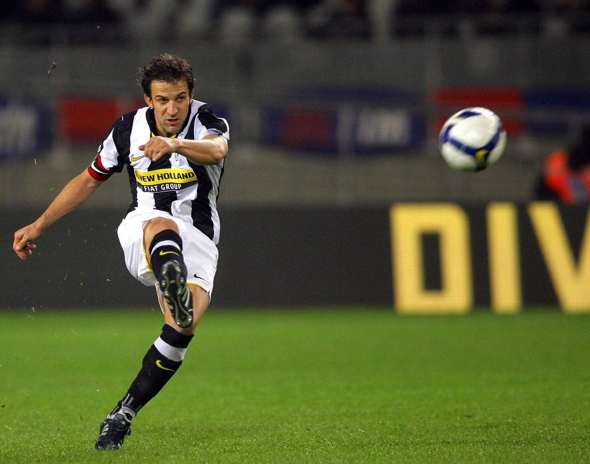 Discover the unforgettable careers of Serie A legends Paolo Maldini, Francesco Totti, and Alessandro Del Piero. Their iconic moments shaped the future 