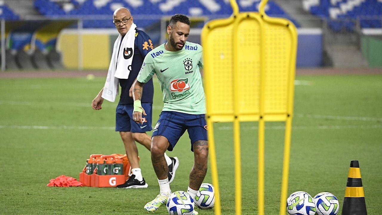 Football Player Life: 7 Key Daily Routines Explained 2024