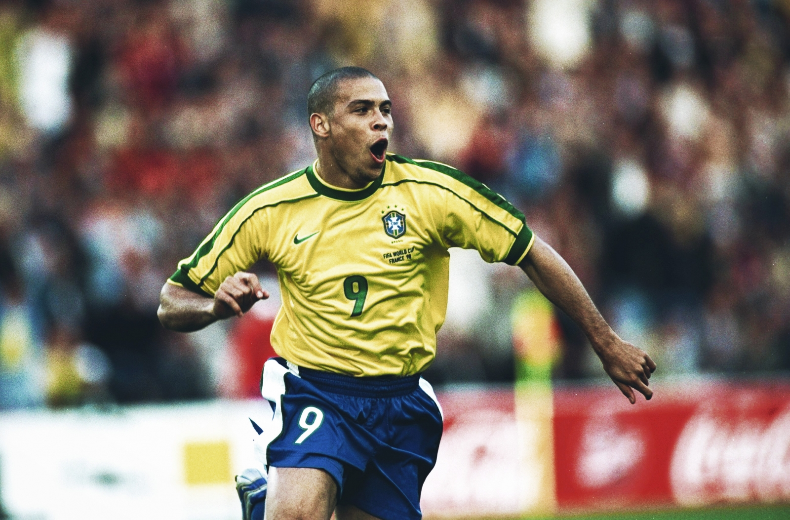 10 Iconic Football Jerseys That Defined the Game 2024
