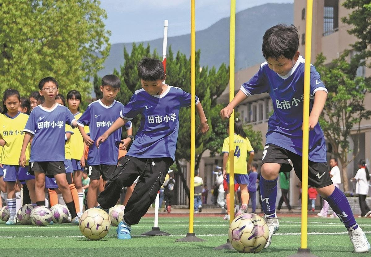 Explore 10 key benefits of joining Beijing Sports Academy. Learn about its top-tier sports training, youth soccer programs, and football lessons for aspiring 